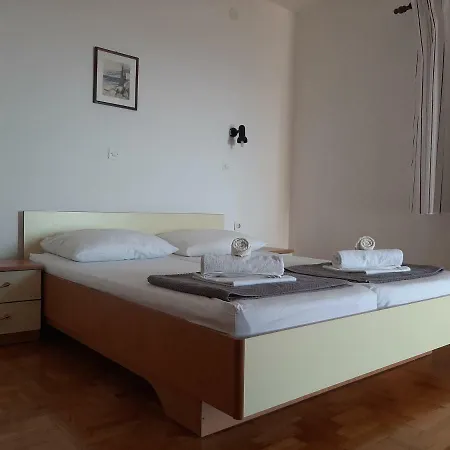 Kamen Apartment *